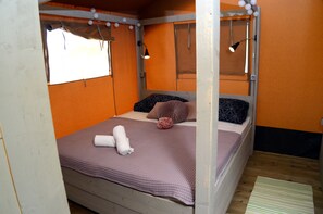 Luxury Tent, 2 Bedrooms, Hot Tub, Pool View