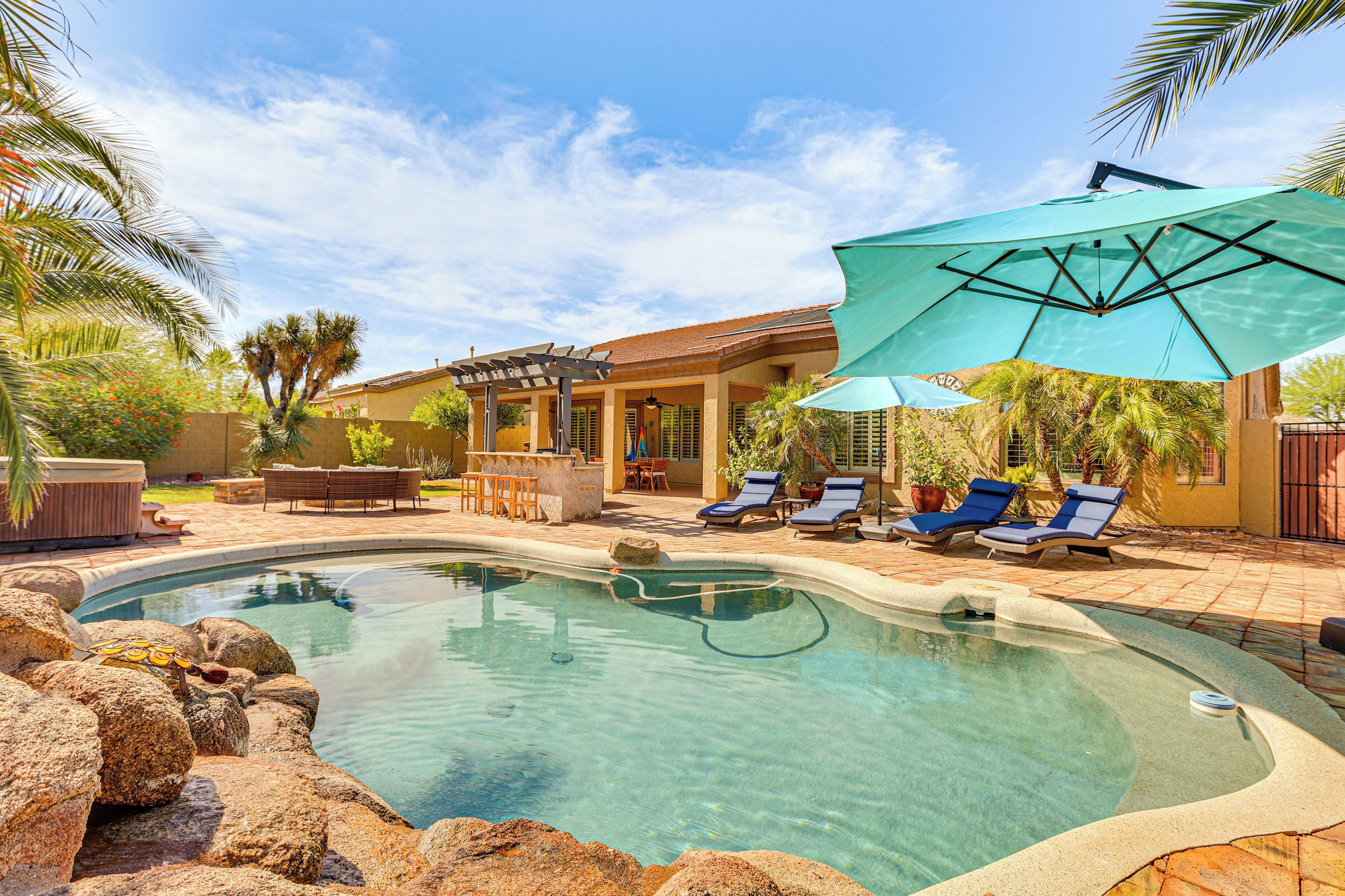 Luxury Sonoran Oasis: 11 Mi to Phoenix Raceway!