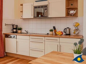 Kühlschrank, Mikrowelle, Ofen, Geschirrspüler