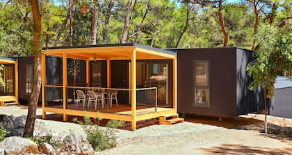 Pine Beach Pakostane Glamping Homes - All Inclusive light