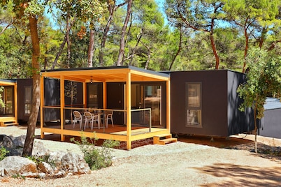 Pine Beach Pakostane Glamping Homes - All Inclusive light