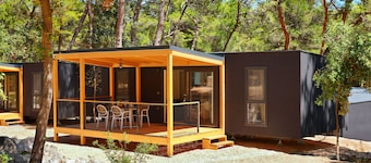 Pine Beach Pakostane Glamping Homes - All Inclusive light