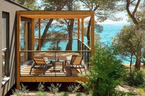 Deluxe Mobile Home, Sea View | 2 bedrooms, soundproofing, cribs/infant beds, free WiFi