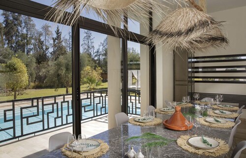 Villa GATSBY Marrakech 18 invités 15 mn centre, piscine, jacuzzi chauffé