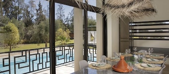 Villa GATSBY Marrakech,18 guests 15 mn center, swimming pool, heated jacuzzi