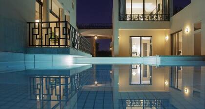 Villa GATSBY Marrakech,18 guests 15 mn center, swimming pool, heated jacuzzi