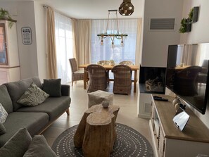 Fernseher, Kamin