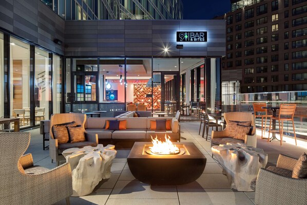 Bar (on property) - Hyatt Place Boston/Seaport District (Boston)