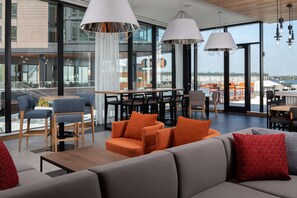 Bar (on property) - Hyatt Place Boston/Seaport District (Boston)