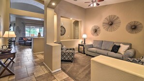 Living area - Spacious Surprise Home: 6 Mi to Wildlife World Zoo (Surprise)