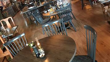 Lunch and dinner served