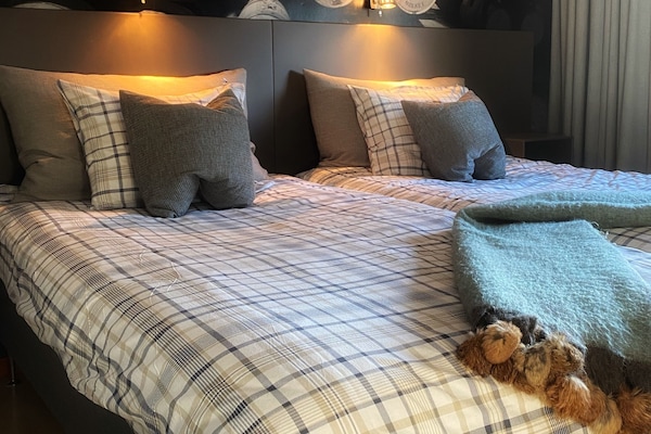 Double or Twin Room, 2 Twin Beds | Desk, free WiFi, bed sheets