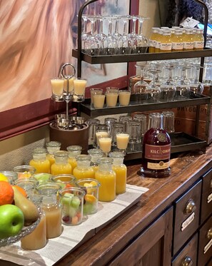 Free daily buffet breakfast - Wärdshuset Bredaryd (Bredaryd)