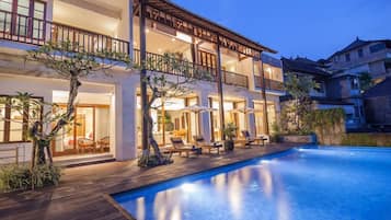 Indoor pool, outdoor pool