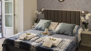 2 bedrooms, in-room safe, desk, iron/ironing board