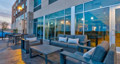 Holiday Inn Express & Suites Cedar Springs – Grand Rapids N by IHG