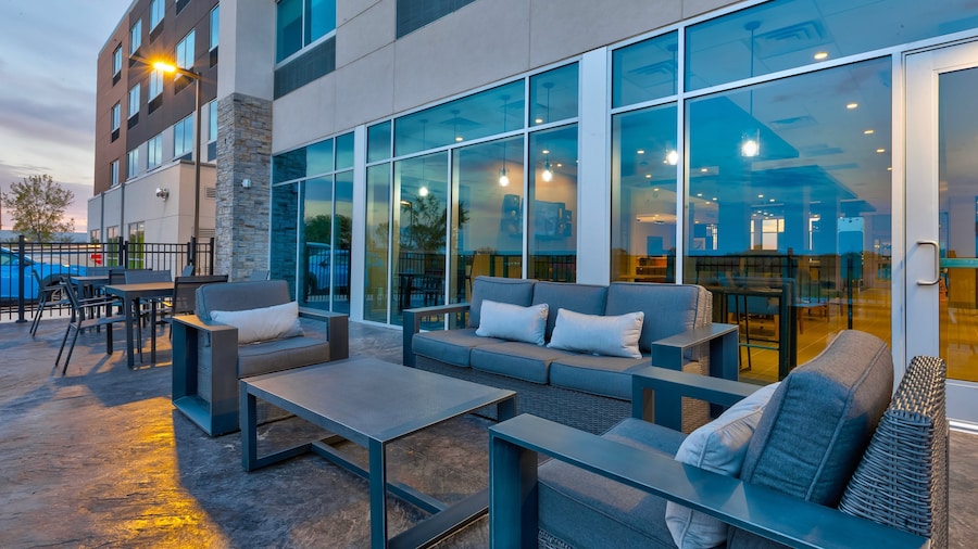 Holiday Inn Express & Suites Cedar Springs – Grand Rapids N by IHG