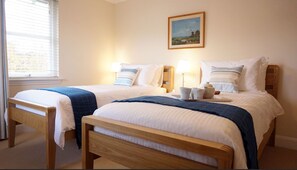 3 bedrooms, desk, iron/ironing board, travel cot - The Hoolet - luxury holiday house in the heart of beautiful Perthshire (Crieff)