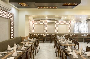 Café da manhã com buffet todos os dias (INR 350 por pessoa)