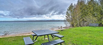 NOUVEAU! Escapade en chalet acceptant les animaux domestiques au lac Charlevoix!