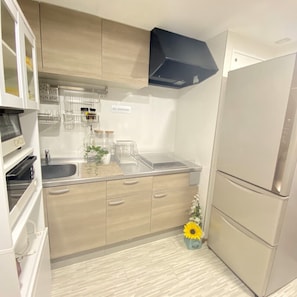 3LDK Luxury Top Floor Family Room 501 | Private kitchenette | Fridge, microwave, electric kettle, rice cooker
