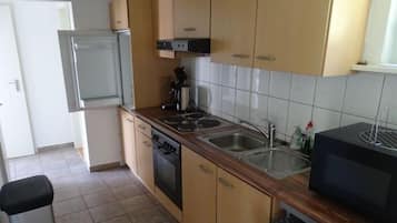 Bungalow, 3 kamar tidur, teras | Dapur pribadi | Lemari es, microwave, kompor, dan peralatan masak/sendok-piring