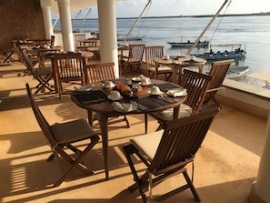 3 restaurantes; se sirven desayunos