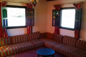 Lobby sitting area - Auberge Le Refuge Agadir (Aqesri)