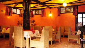 Breakfast, lunch, dinner served; local and international cuisine