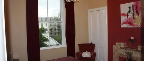 5 bedrooms, iron/ironing board, WiFi