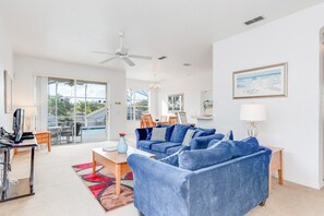 Flat-screen TV, video game console - Ev8084ha - Highlands Reserve - 4 Bed 3 Baths Villa (Davenport)