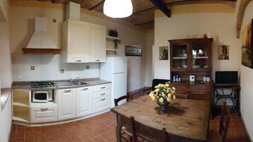 Apartment, 1 Schlafzimmer (Cantina) | Eigene Küche | Kühlschrank, Herdplatte, Kochgeschirr/Geschirr/Besteck