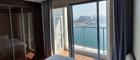 Junior Suite, 1 Queen Bed, Lake View | Blackout drapes, soundproofing, free WiFi