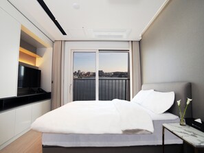 1 habitación, cortinas blackout y sistema de insonorización