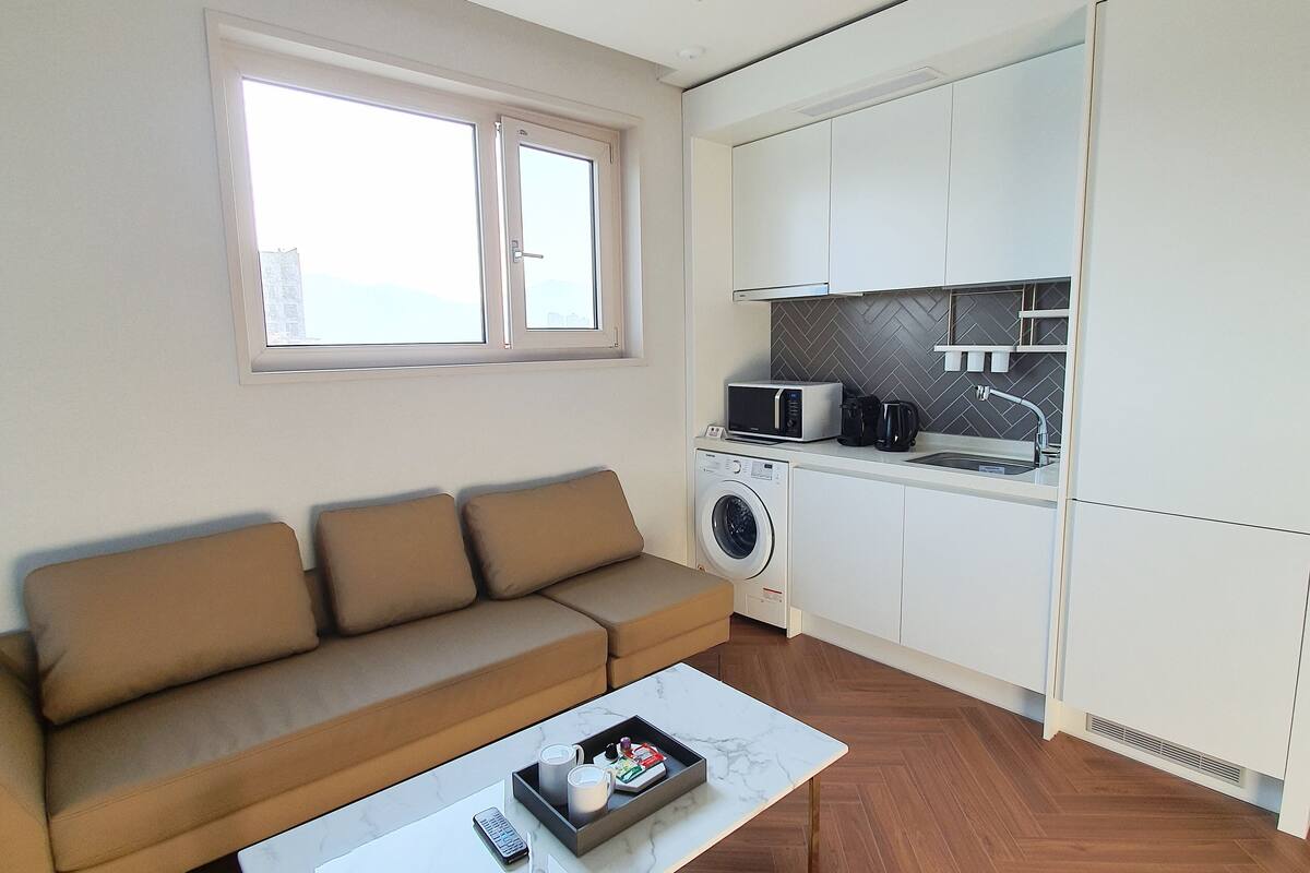 junior suite, 1 queen bed, lake view | living area | flat-screen tv