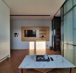 Junior Suite, 1 Queen Bed, Lake View | Living area | Flat-screen TV - SOTA SUITE SOKCHO WORLDSTATE (Sokcho)