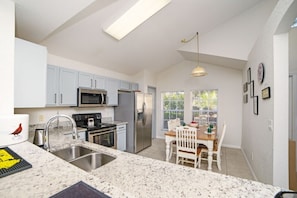 Stovetop, dishwasher, cookware/dishes/utensils - Ev8086ha - Highlands Reserve - 4 Bed 3 Baths Villa (Davenport)