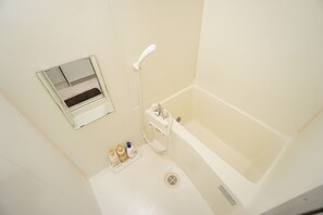 公寓 | 浴室 | 獨立浴缸及淋浴設備、浸缸、免費梳洗用品、風筒