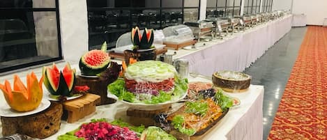 Desayuno continental (INR 350 por persona)