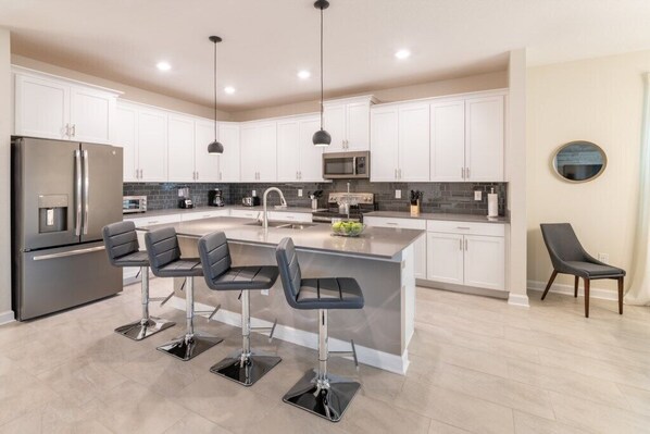 Surface de cuisson, lave-vaisselle, vaisselle et ustensiles