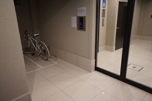 Interior entrance - Terry's Apartment Namba South VI AD05A (Osaka)