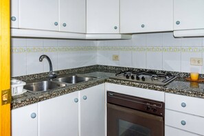 Fridge, microwave, oven, stovetop - Irtaplaya 211, swimming pool (Alcocéber)