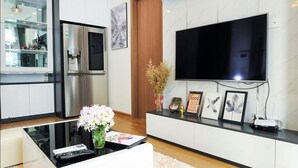 Leilighet, 2 soverom | Oppholdsområde | Smart-TV