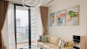 Leilighet, 3 soverom | Oppholdsrom | Smart-TV