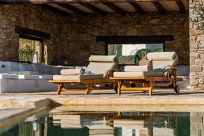 Property grounds - Zen Residence in Lia beach (Mykonos)