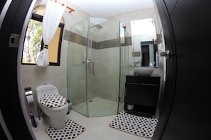 Dusche, Handtücher, Toilettenpapier