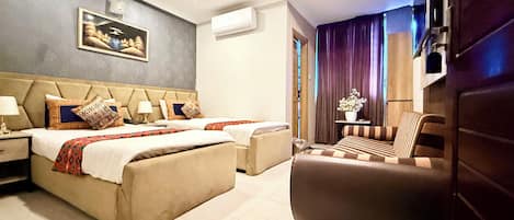 Chambre Deluxe Double ou avec lits jumeaux, vue ville | Literie de qualité supérieure, couette en duvet d'oie, surmatelas