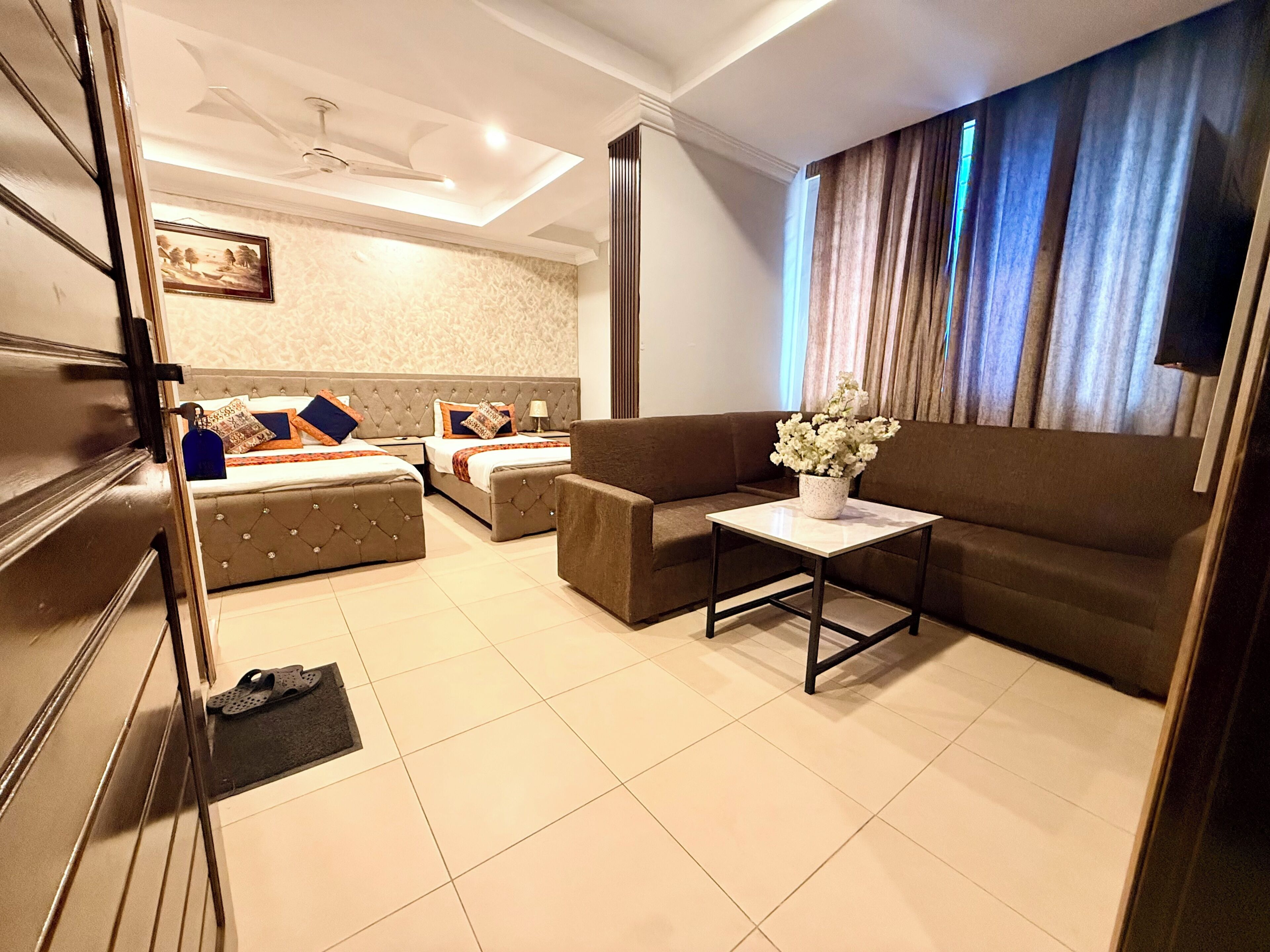 Deluxe-Dreibettzimmer | Hochwertige Bettwaren, Daunenbettdecken, schallisolierte Zimmer