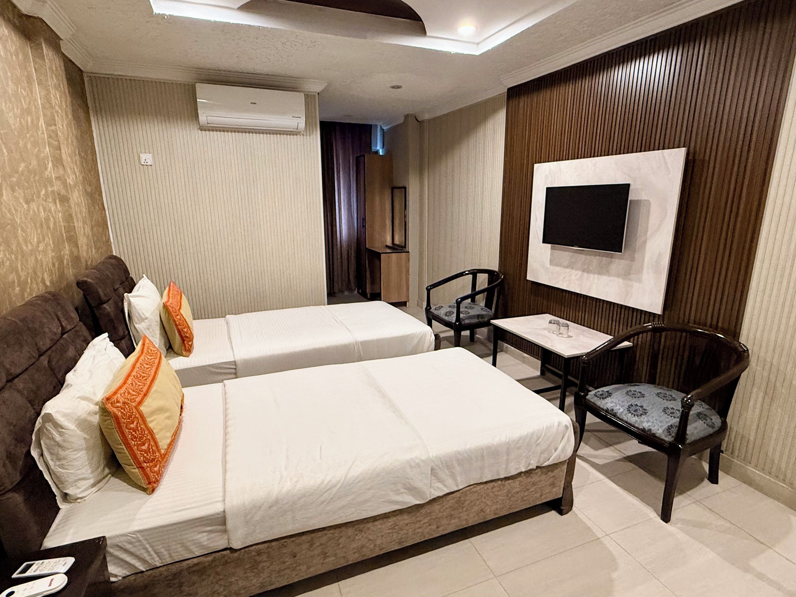 Premium bedding, down comforters, soundproofing, free WiFi