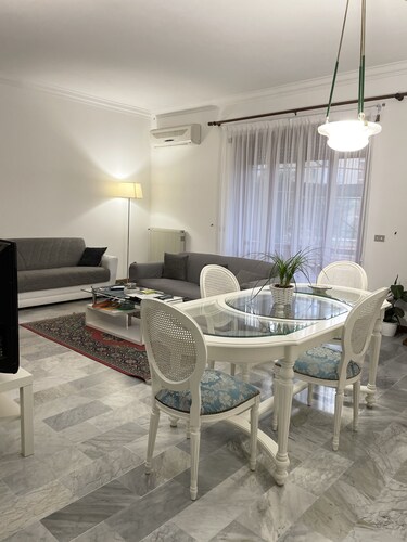 SPACIOUS APARTMENT 10 MINUTES FROM S. PETER
